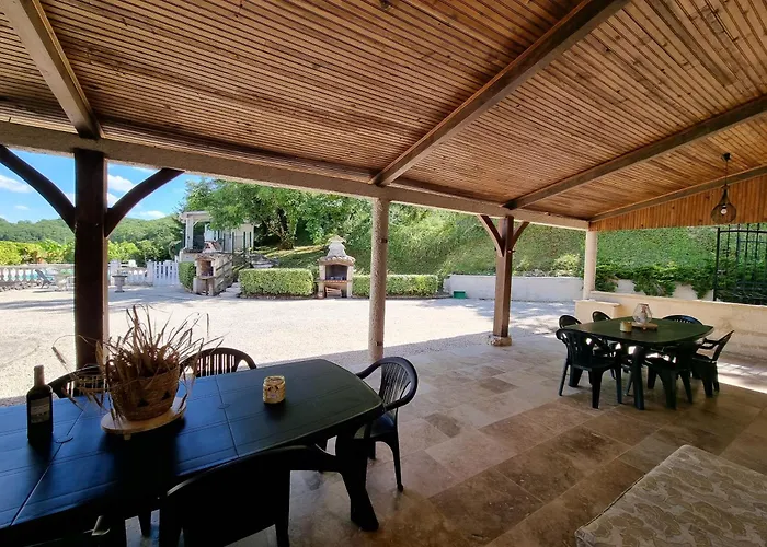 Les Du Treil - 2 Grandes Piscines Privees- 9 - 20 Personnes Courbiac