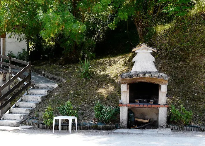 Les Du Treil - 2 Grandes Piscines Privees- 9 - 20 Personnes * Courbiac